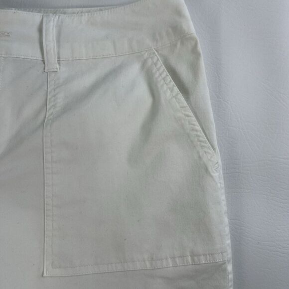 St. John's Bay Bermuda Shorts Womens White Denim Cotton Stretch Pockets Size 10 - Picture 4 of 8